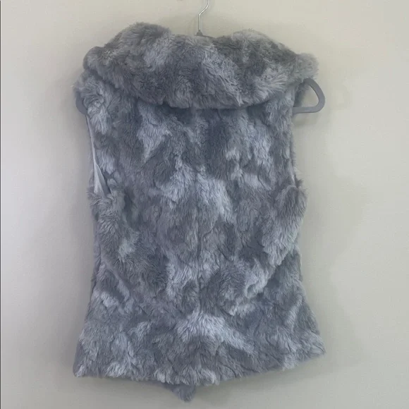 WHBM. White House Black Market Gray and White Fur Vest - Picture 4 of 6